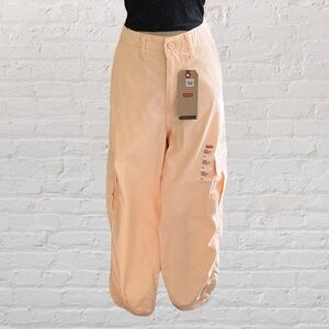 Levi’s blush pink NWT women’s cargo pants